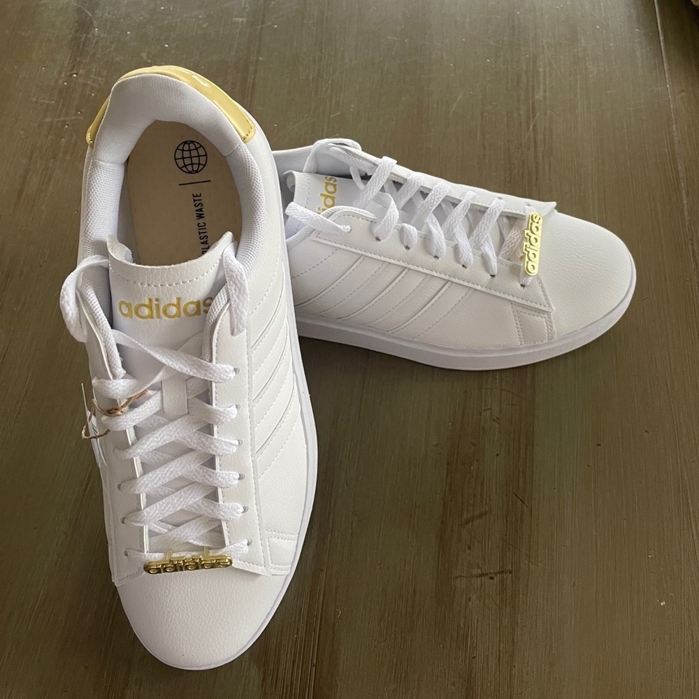 ADIDAS Grand Court 2.0 Gold women’s 10 NWT